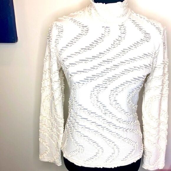 Baxis & Baxis White Textured Mock Neck Zip-Back Top – Size M - Picture 2 of 11